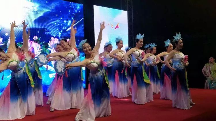 1564992315922227.jpg 走进社区