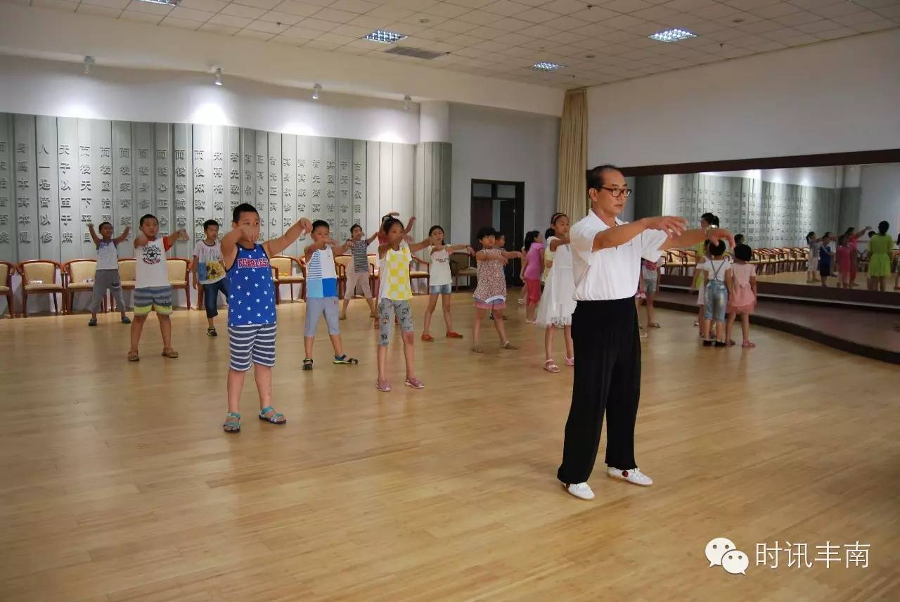 1565571899945440.jpg 为期一个月的2015年暑期“乐学园”