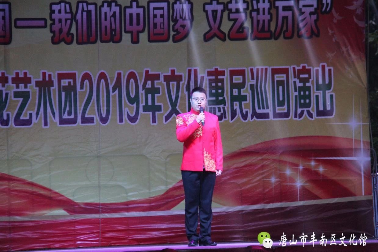 1565765873384953.jpg 赴国防训练基地慰问演出