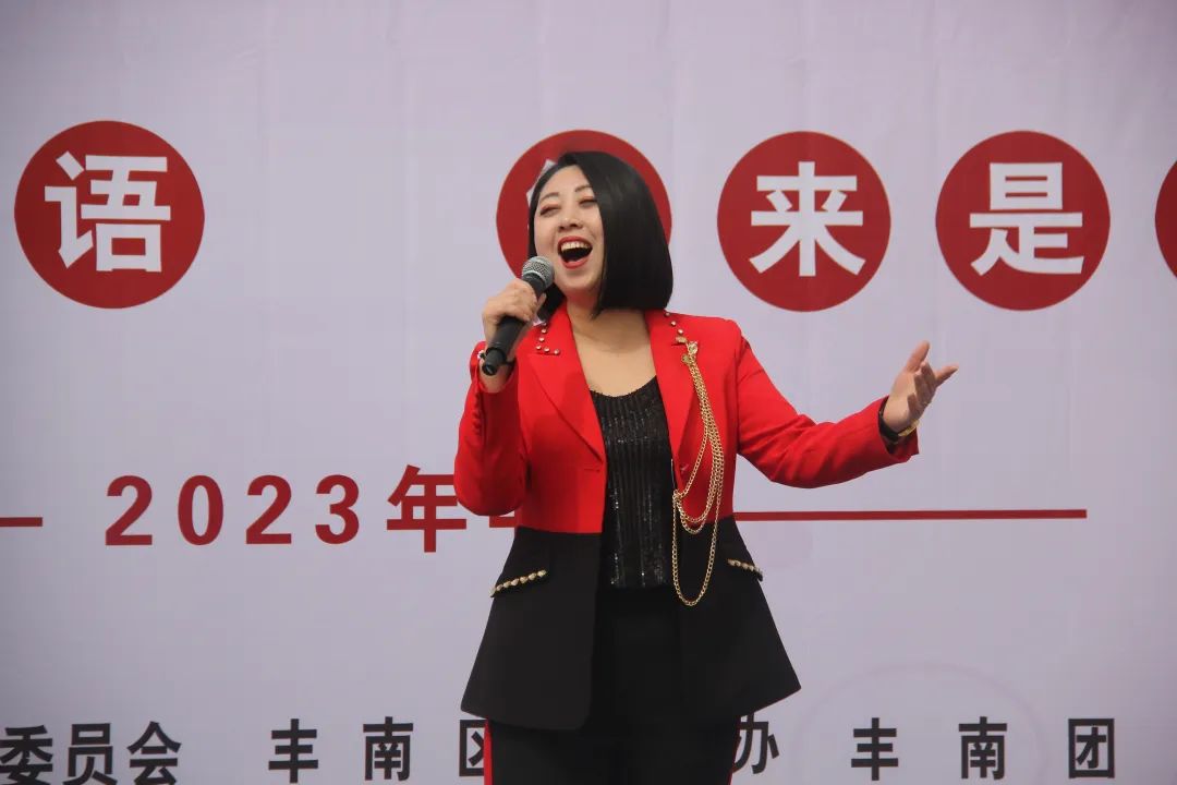 1684485271556860.jpg 南孙庄镇首届桃花节文艺演出 对照阅读